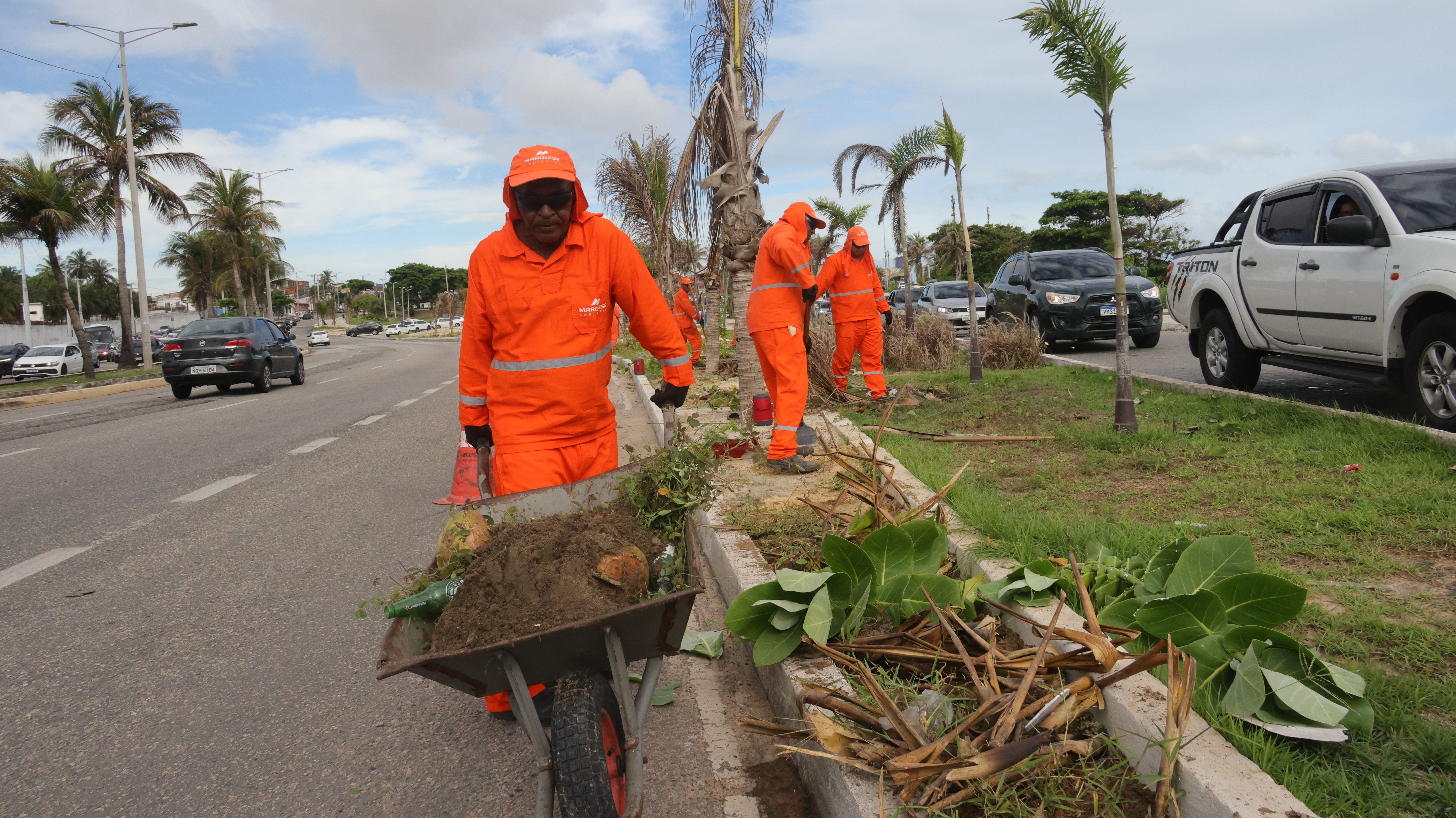 No total, foram 1.061,89 toneladas de lixo removidas, além do restabelecimento de 562 pontos de iluminação pública